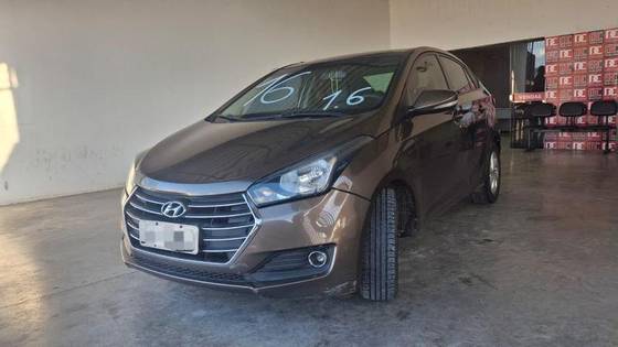 HYUNDAI HB20S 1.6 COMFORT PLUS 16V FLEX 4P MANUAL
